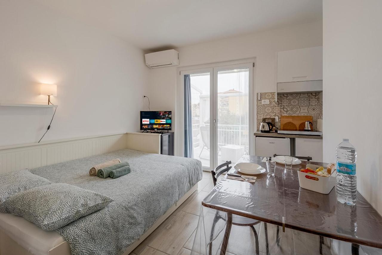 Il Gattino Di Porto - Apt 6 - Monolocale Terrazzo Piscina インペリア エクステリア 写真