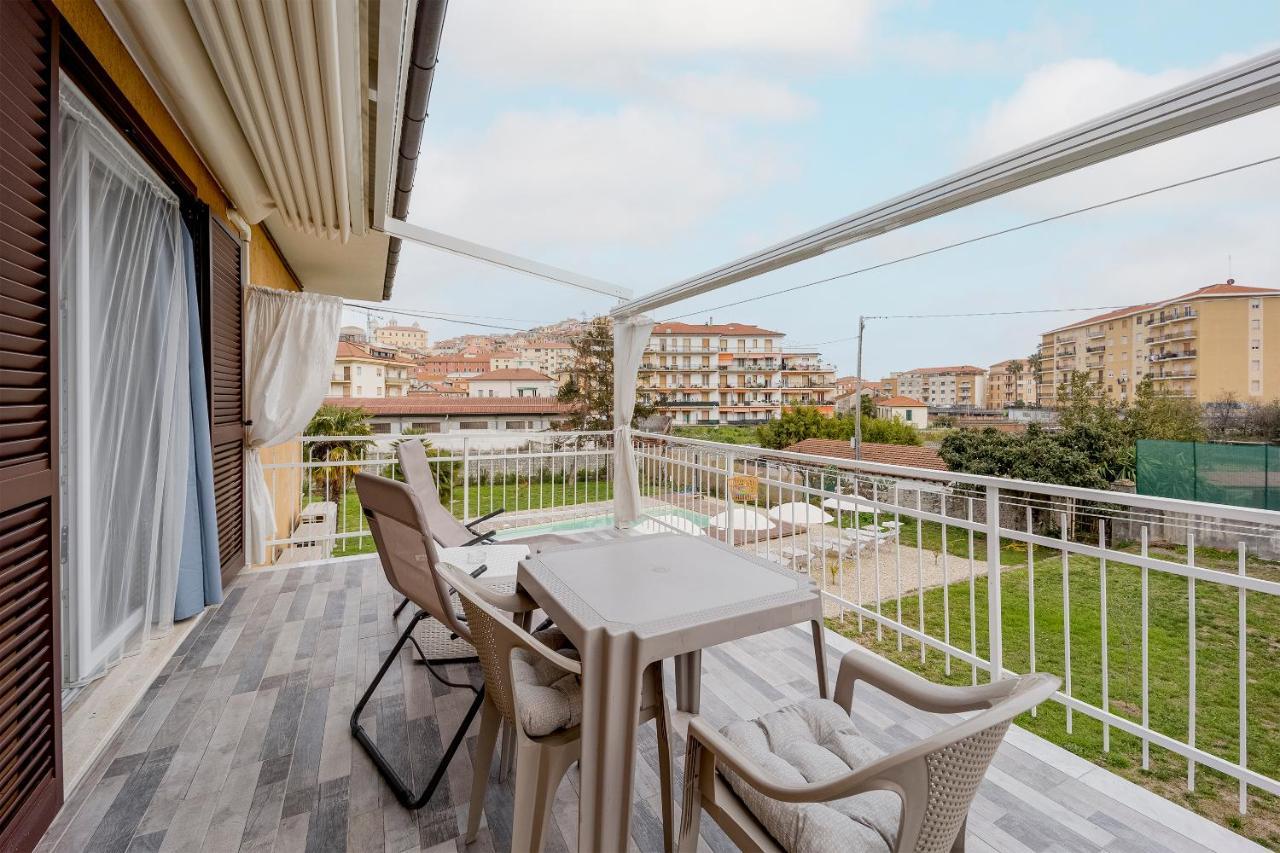Il Gattino Di Porto - Apt 6 - Monolocale Terrazzo Piscina インペリア エクステリア 写真